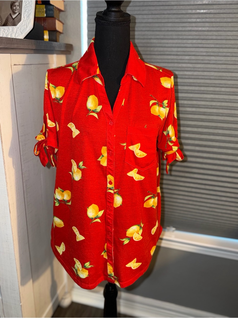 New York Laundry Red Lemon-Print Button-Up Top size medium